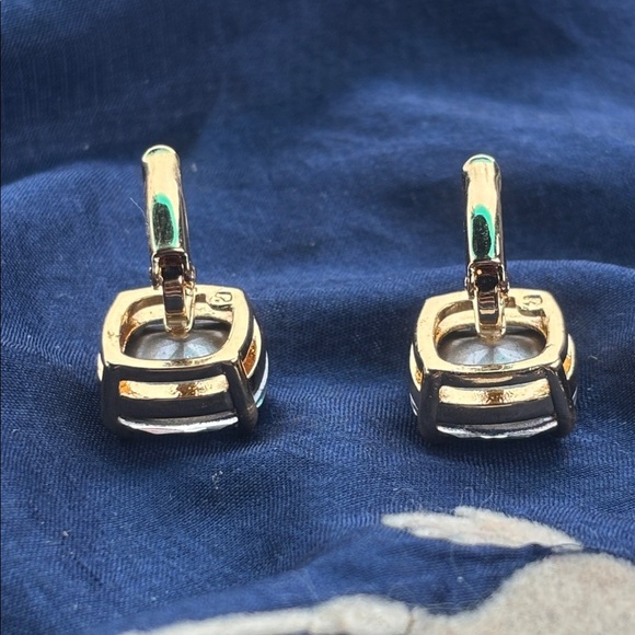 Kate Spade Gold Tone Square Cushion-Cut Crystal Drop Earrings Lever-back Closure - Picture 7 of 16